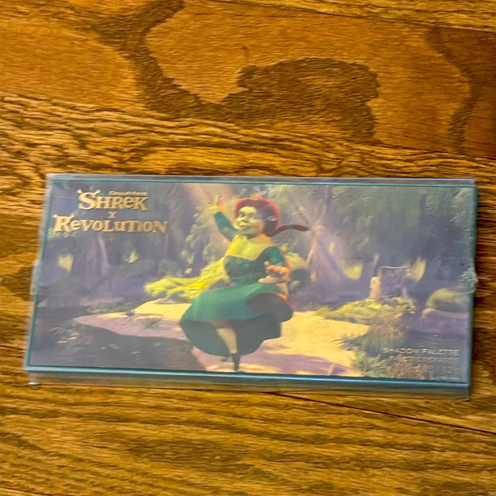 Shrek x Revolution Eyeshadow Palette with Fiona (Hologram) NEW/SEALED